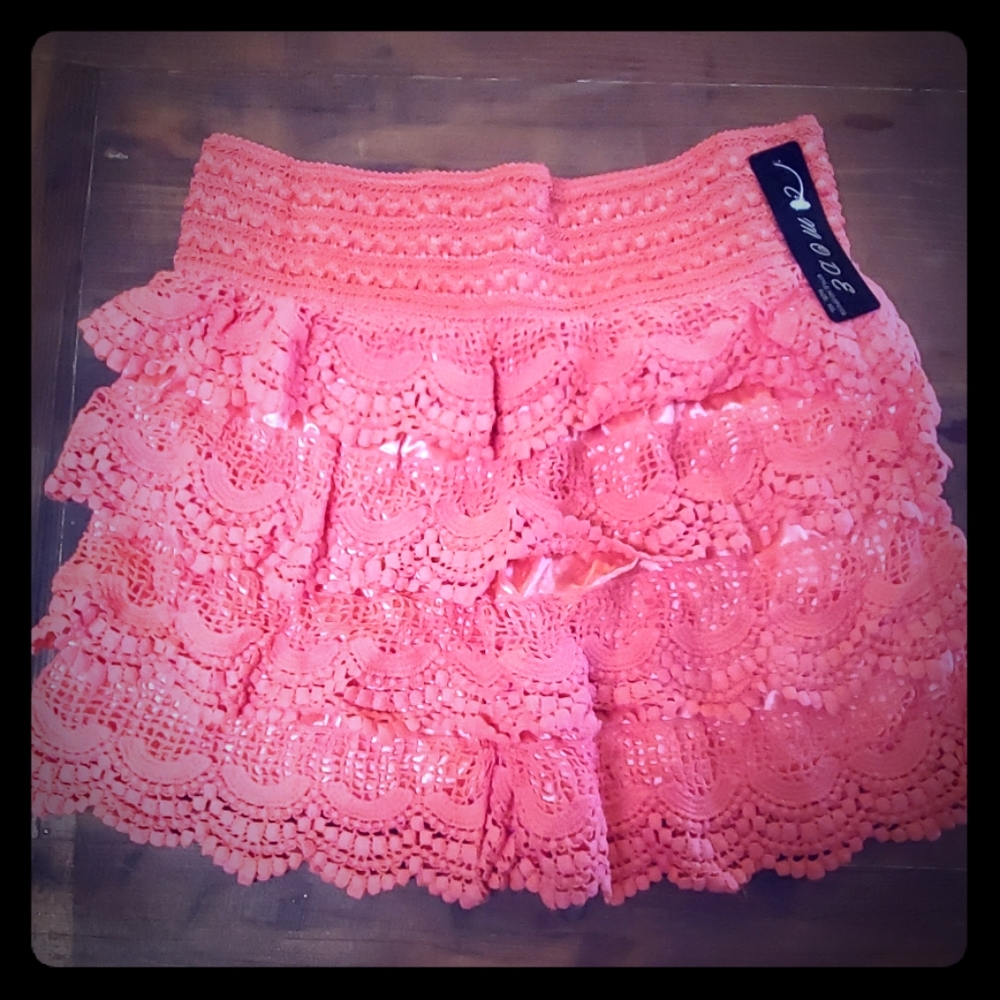 SOLD!! C-mode, coral lace shorts - Picture 1 of 3
